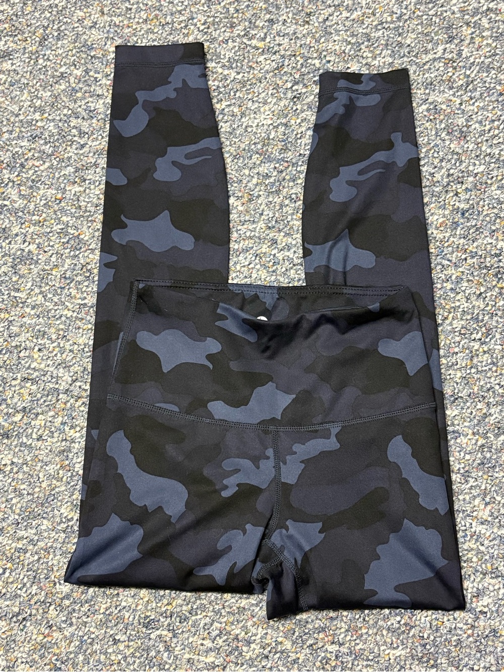 90 degree by reflex Black & Dark Blue Camo Leggings size XS